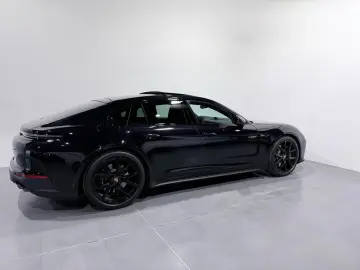 PORSCHE Panamera 4 E-Hybrid