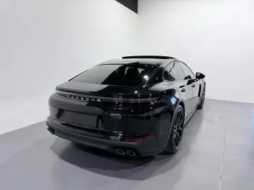 PORSCHE Panamera 4 E-Hybrid