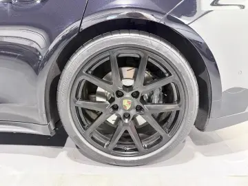PORSCHE Panamera 4 E-Hybrid