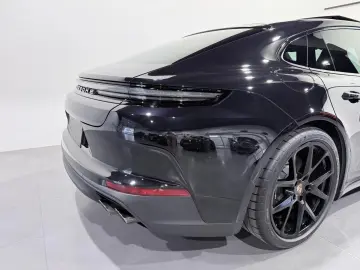 PORSCHE Panamera 4 E-Hybrid