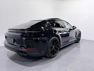 PORSCHE Panamera 4 E-Hybrid