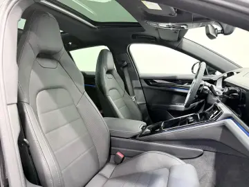 PORSCHE Panamera 4 E-Hybrid