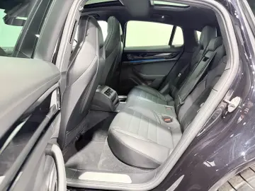PORSCHE Panamera 4 E-Hybrid