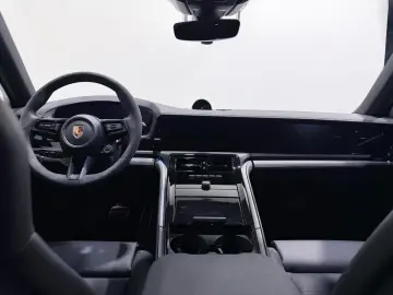 PORSCHE Panamera 4 E-Hybrid