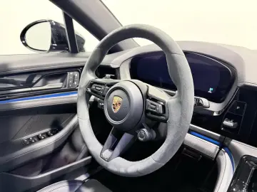 PORSCHE Panamera 4 E-Hybrid
