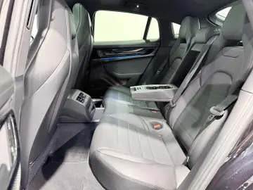 PORSCHE Panamera 4 E-Hybrid