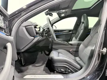 PORSCHE Panamera 4 E-Hybrid