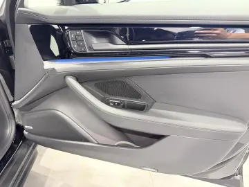 PORSCHE Panamera 4 E-Hybrid