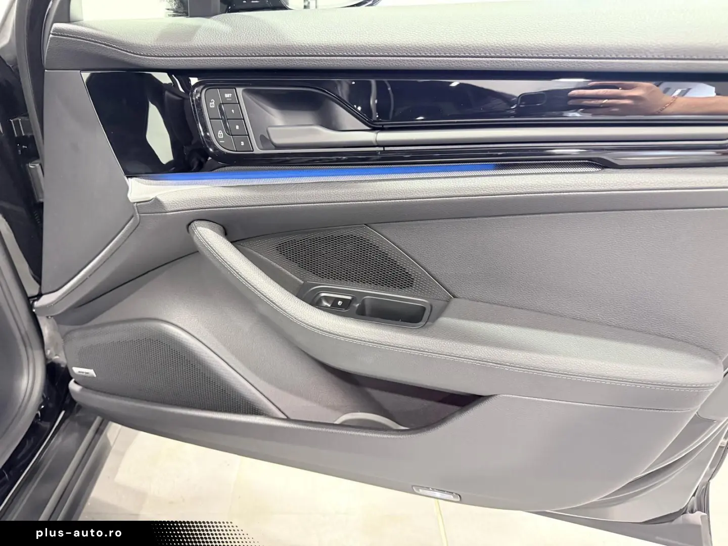 PORSCHE Panamera 4 E-Hybrid