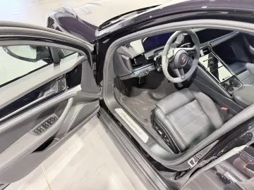 PORSCHE Panamera 4 E-Hybrid
