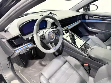 PORSCHE Panamera 4 E-Hybrid
