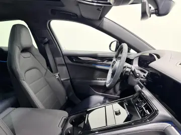PORSCHE Panamera 4 E-Hybrid