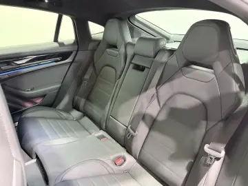 PORSCHE Panamera 4 E-Hybrid