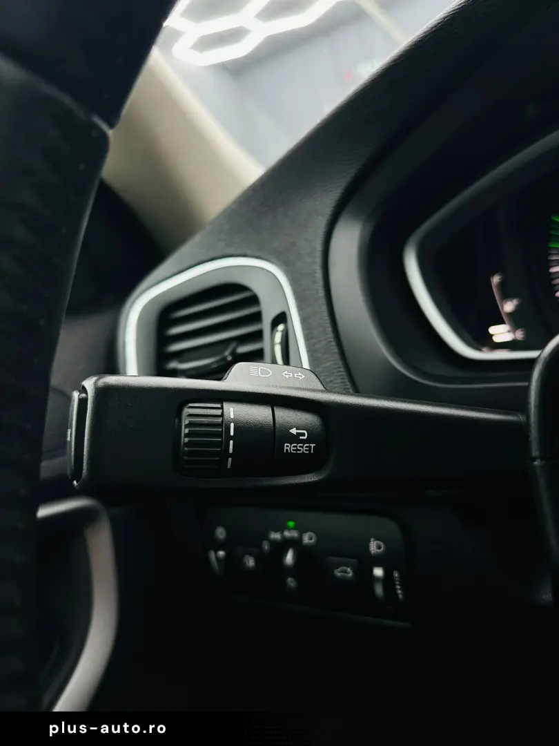 VOLVO V40 2018 2.0D E6 Garantie 12 Luni Rate Avans 0 Doar Cu
