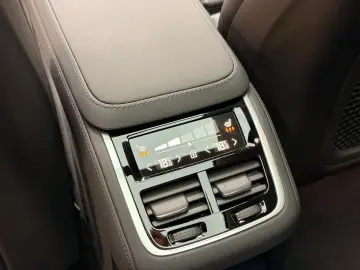 Volvo XC90 Plus Bright AWD 7Sitz HuD 360  H&K Pano ACC