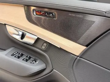 Volvo XC90 Plus Bright AWD 7Sitz HuD 360  H&K Pano ACC