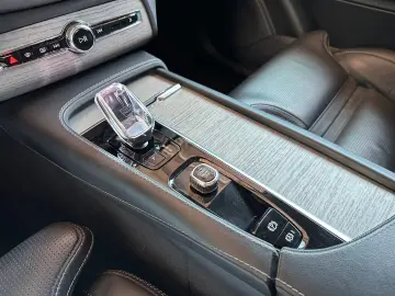 Volvo XC90 B5 AWD Plus Bright M-H  22'' StHz Pano 360