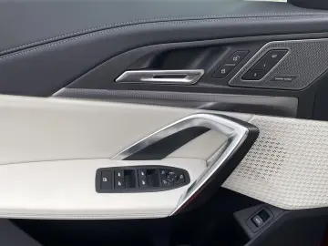 BMW X1 M35i xDrive AHK Pano 20 LM Head-Up DA-Prof.