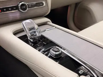 Volvo XC90 Ultimate Bright  Pano HuD B&W Massage FourC