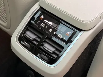 Volvo XC90 Ultimate Bright  Pano HuD B&W Massage FourC