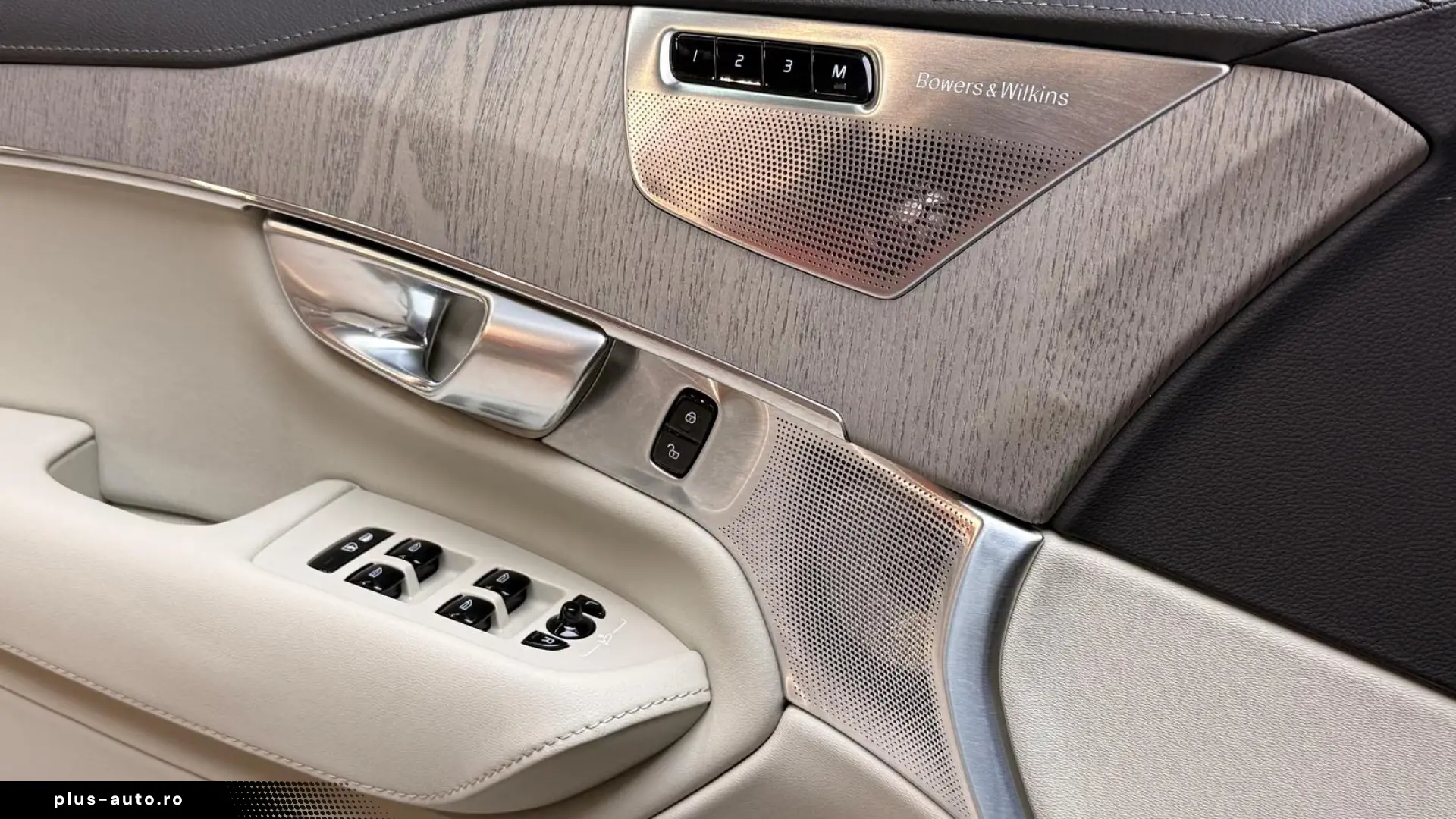 Volvo XC90 Ultimate Bright  Pano HuD B&W Massage FourC