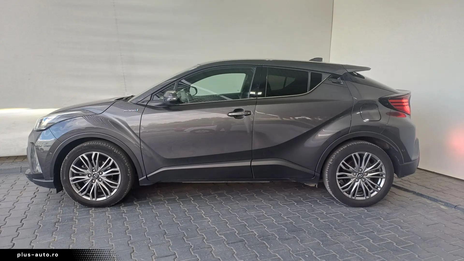 Toyota C-HR 2 0 Hybrid C-ULT CVT