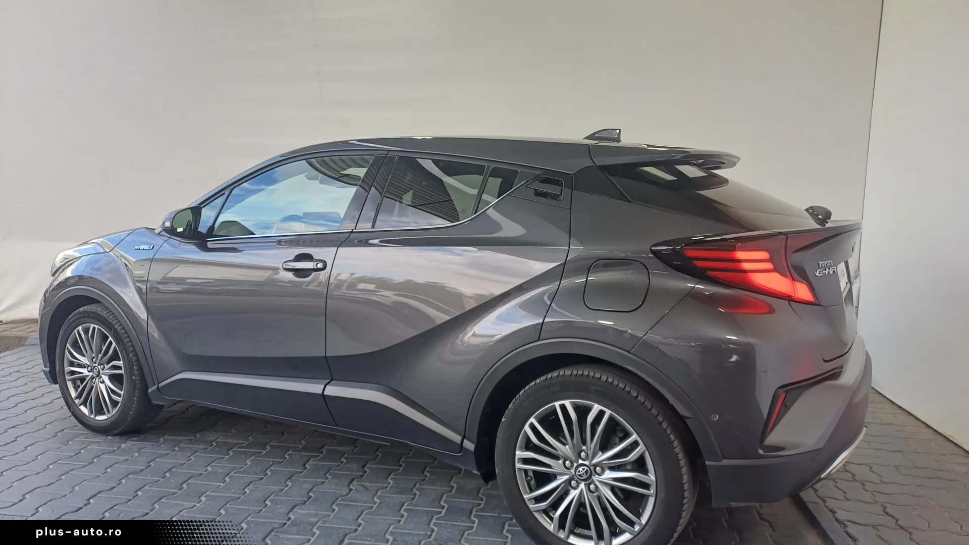 Toyota C-HR 2 0 Hybrid C-ULT CVT