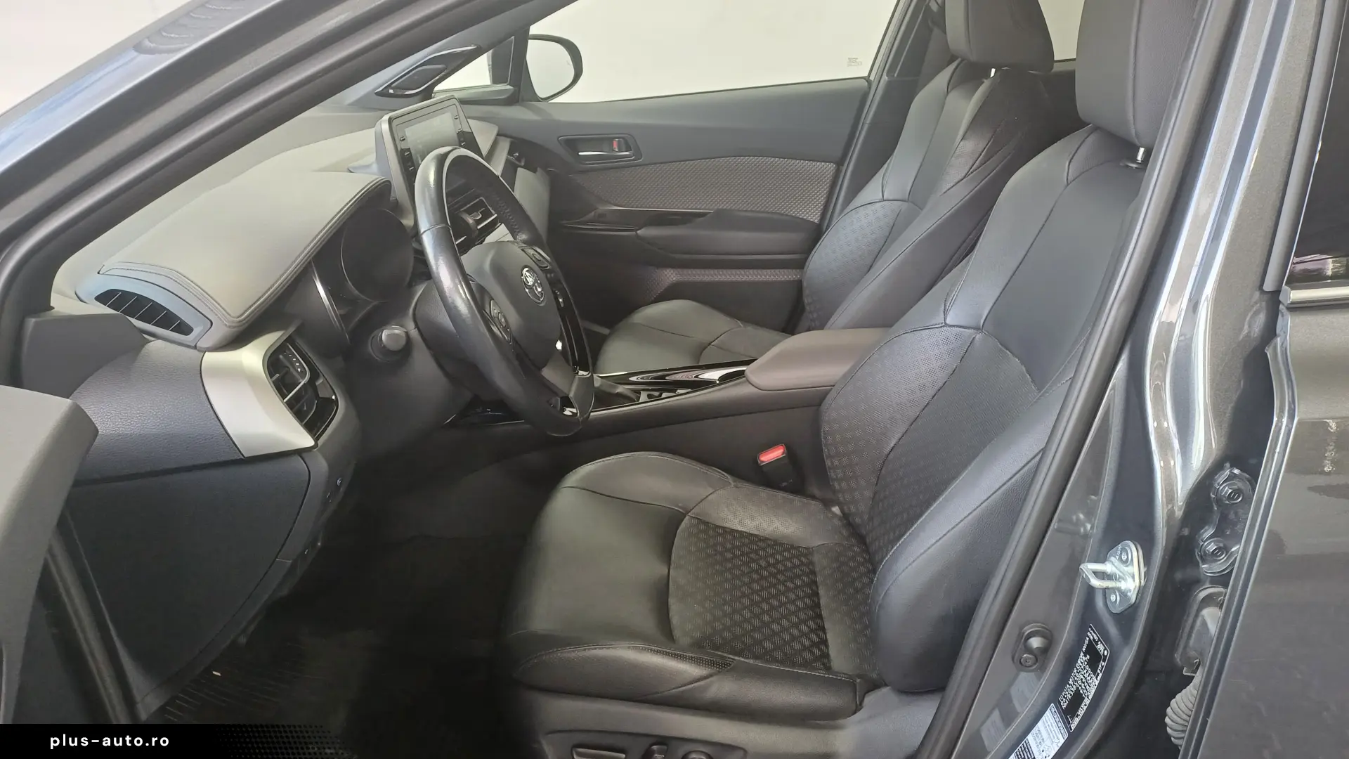 Toyota C-HR 2 0 Hybrid C-ULT CVT