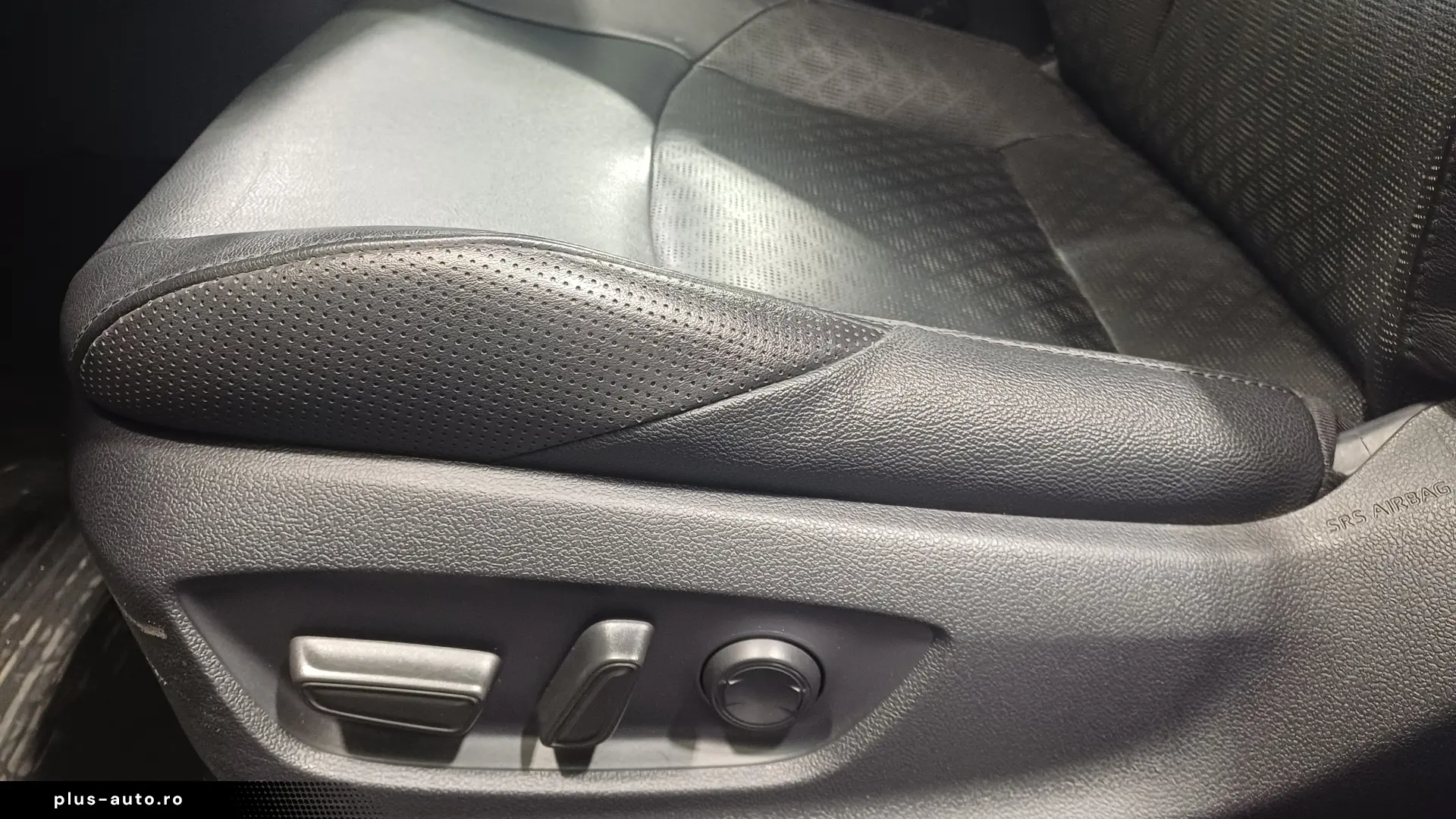 Toyota C-HR 2 0 Hybrid C-ULT CVT