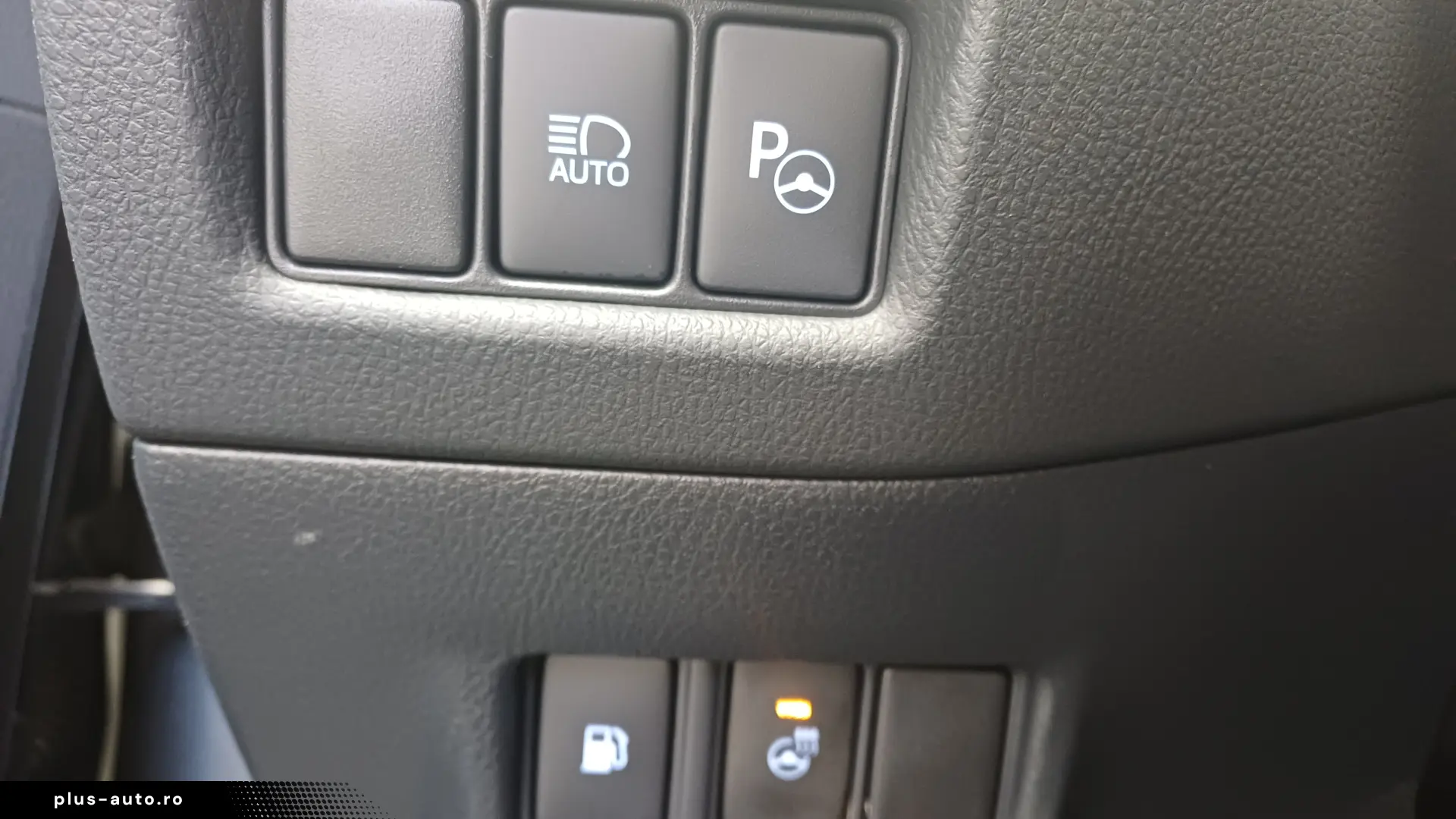 Toyota C-HR 2 0 Hybrid C-ULT CVT