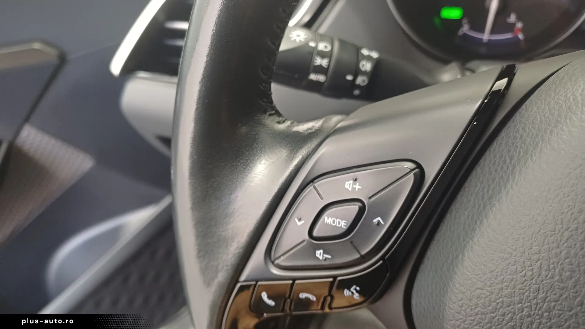 Toyota C-HR 2 0 Hybrid C-ULT CVT