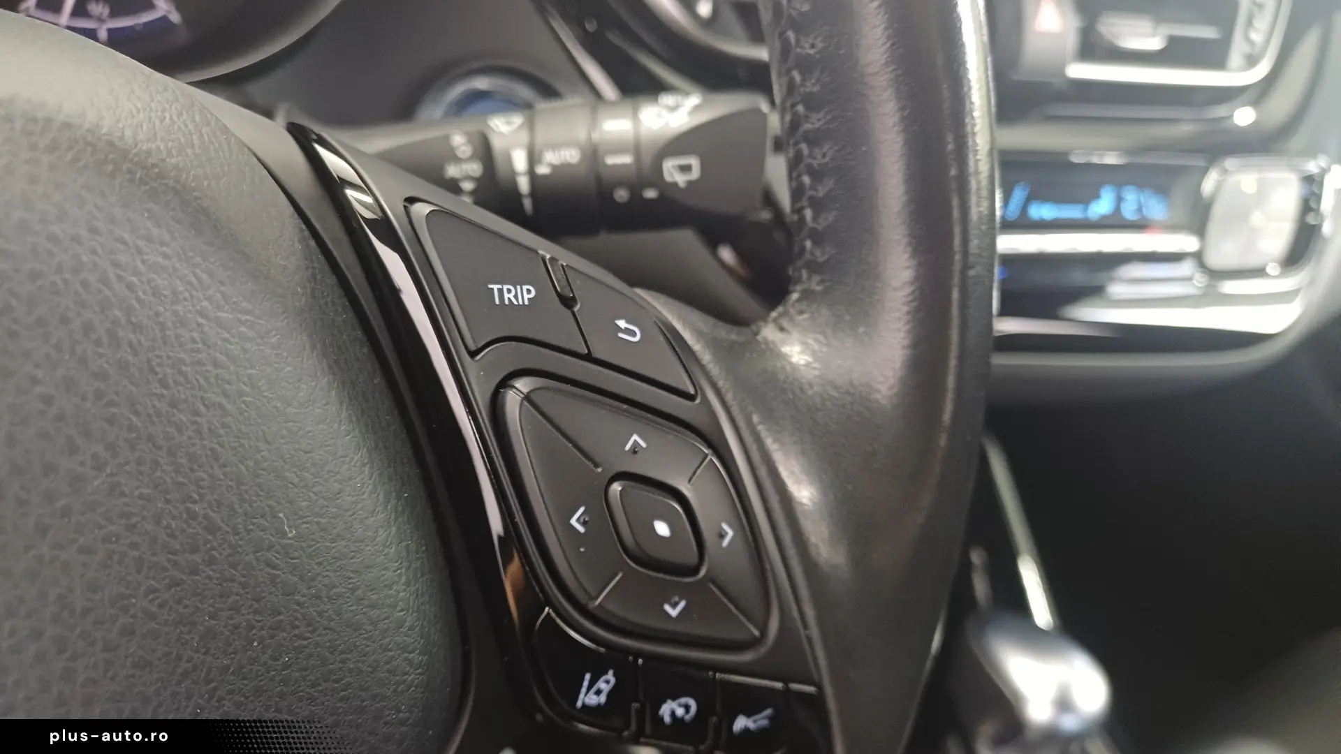 Toyota C-HR 2 0 Hybrid C-ULT CVT