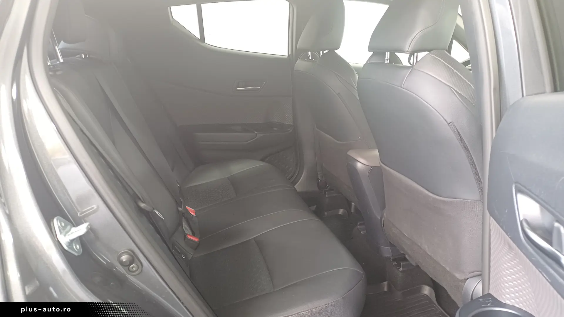 Toyota C-HR 2 0 Hybrid C-ULT CVT