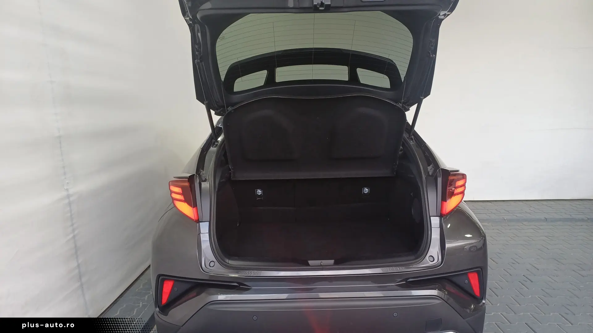 Toyota C-HR 2 0 Hybrid C-ULT CVT