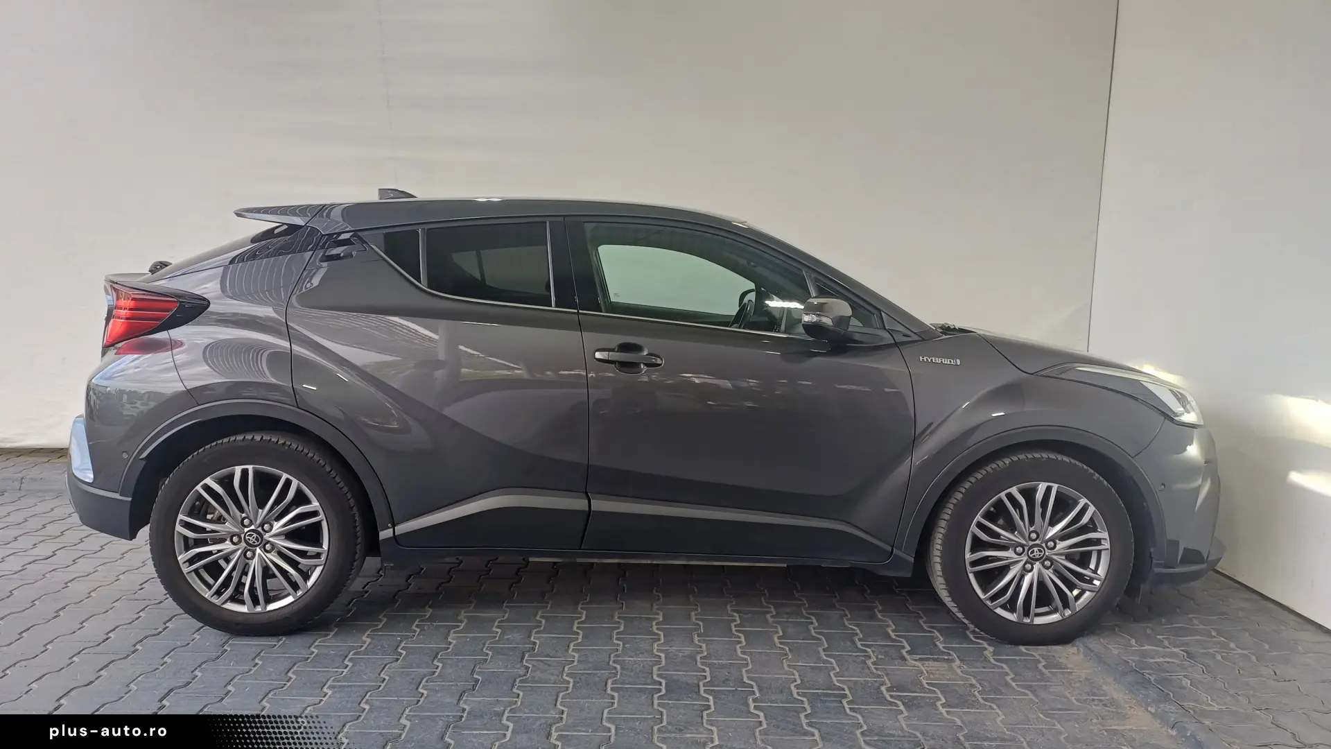 Toyota C-HR 2 0 Hybrid C-ULT CVT