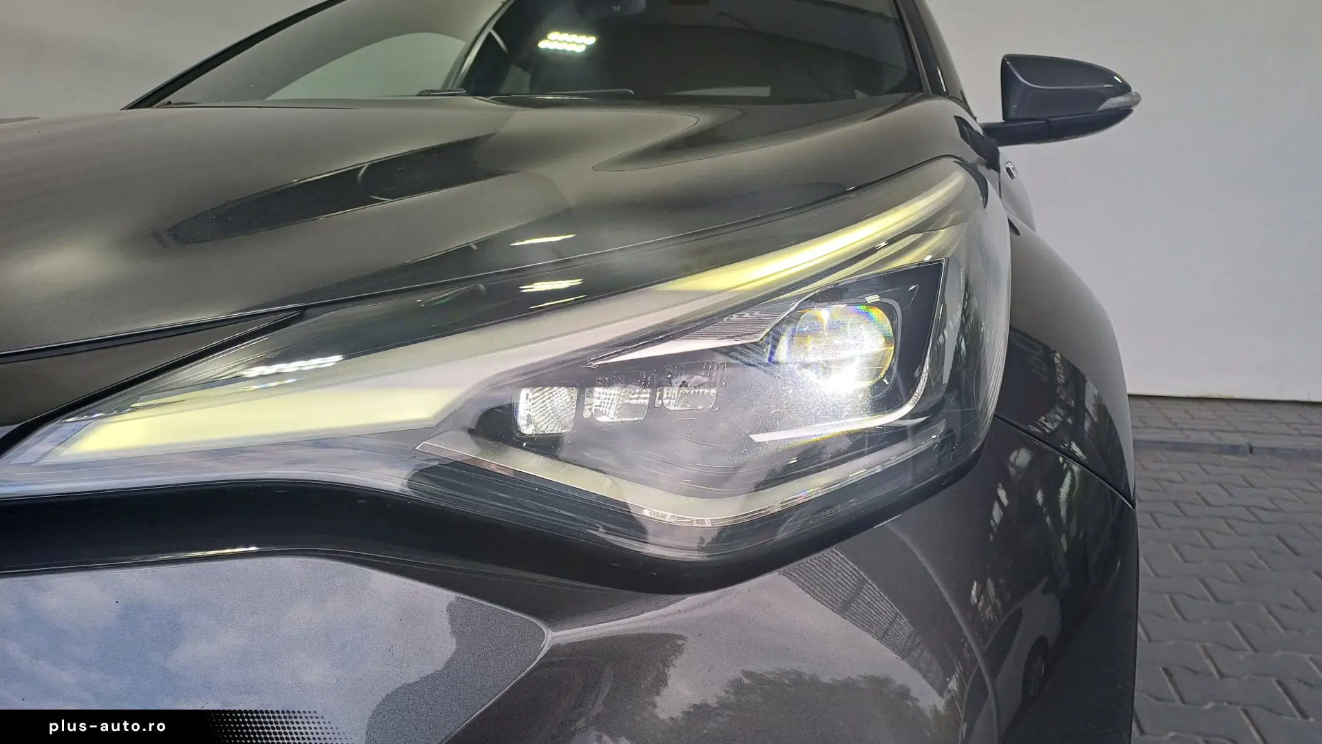 Toyota C-HR 2 0 Hybrid C-ULT CVT