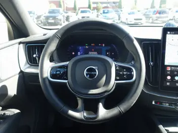 Volvo XC60 Black Edition Ultra B5 AWD AHK B&W Pano HUD
