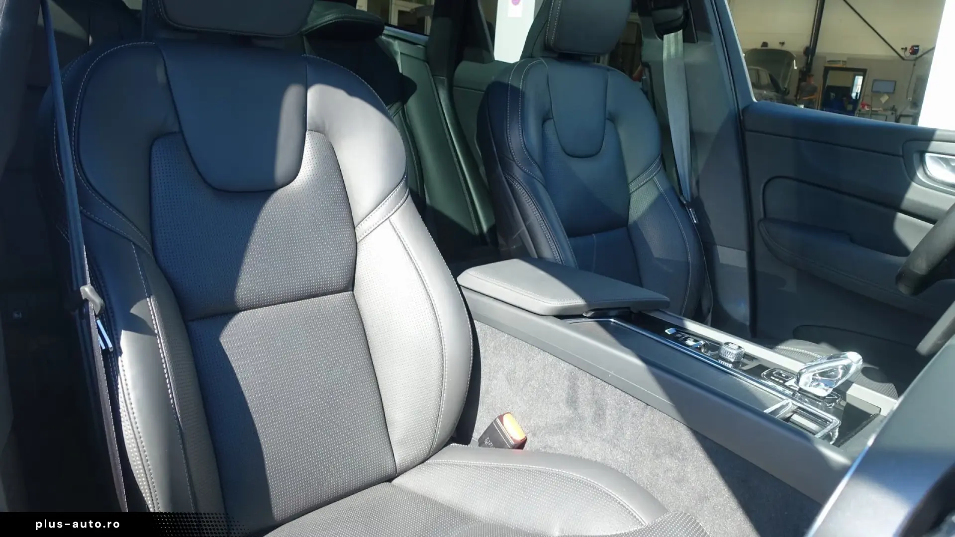 Volvo XC60 Black Edition Ultra B5 AWD AHK B&W Pano HUD
