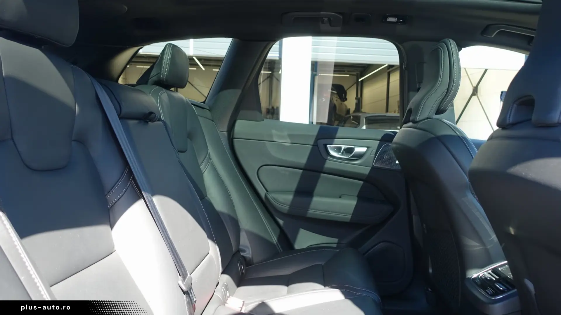 Volvo XC60 Black Edition Ultra B5 AWD AHK B&W Pano HUD