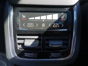 Volvo XC60 Black Edition Ultra B5 AWD AHK B&W Pano HUD