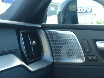 Volvo XC60 Black Edition Ultra B5 AWD AHK B&W Pano HUD