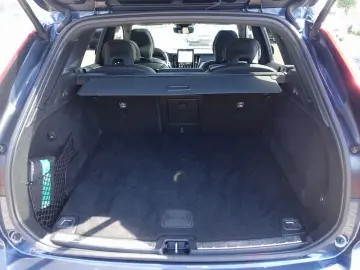 Volvo XC60 Black Edition Ultra B5 AWD AHK B&W Pano HUD