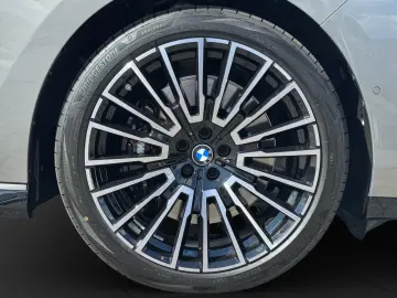 BMW 740 xDrive Limousine Facelift 2027