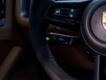PORSCHE Cayenne Coupé E-Hybrid - SportDesign - Passenger