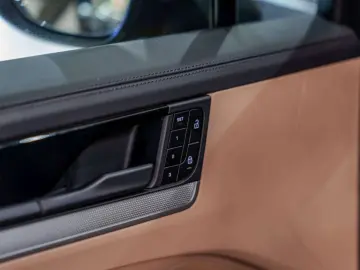 PORSCHE Cayenne Coupé E-Hybrid - SportDesign - Passenger