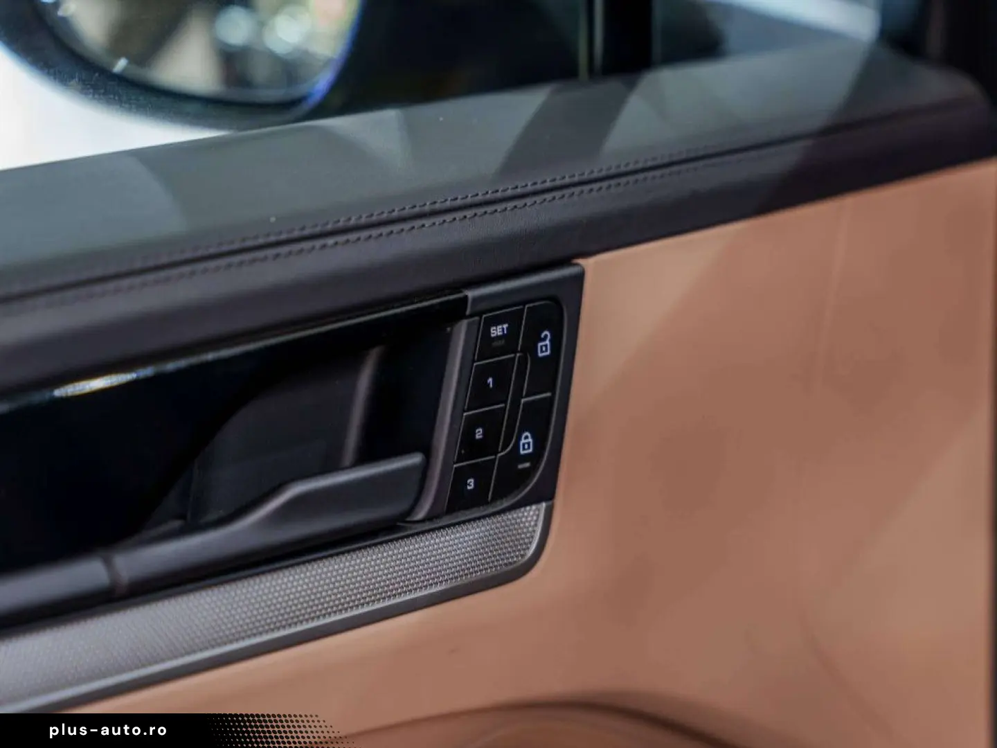 PORSCHE Cayenne Coupé E-Hybrid - SportDesign - Passenger