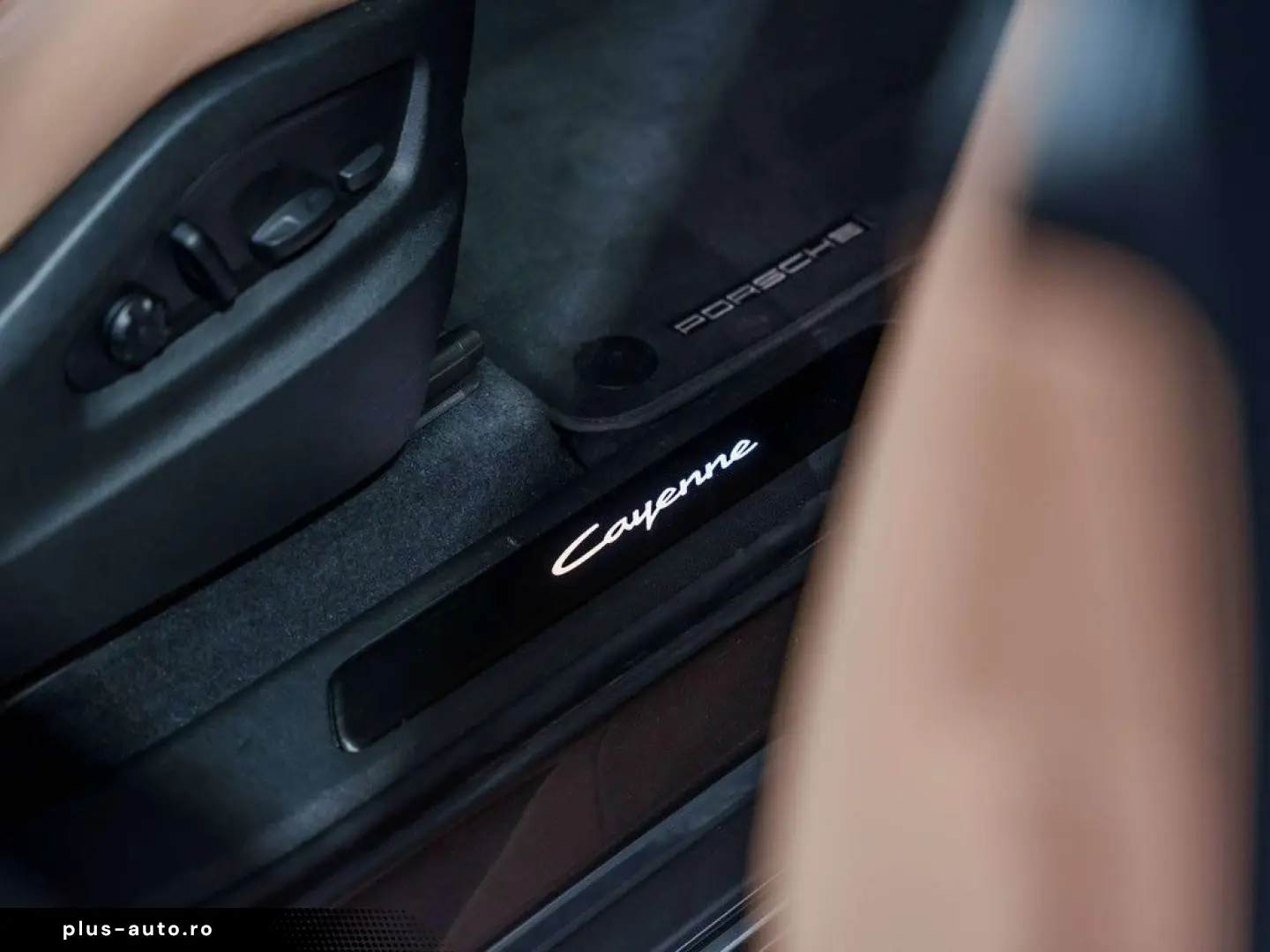 PORSCHE Cayenne Coupé E-Hybrid - SportDesign - Passenger