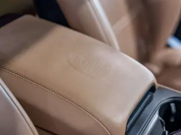 PORSCHE Cayenne Coupé E-Hybrid - SportDesign - Passenger