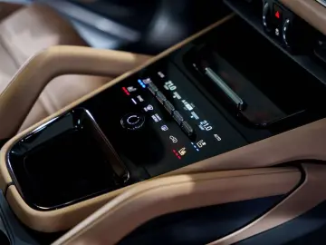 PORSCHE Cayenne Coupé E-Hybrid - SportDesign - Passenger