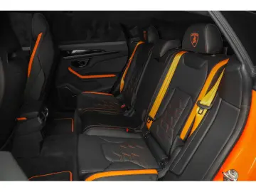 LAMBORGHINI Urus SE - ARANCIO EGON
